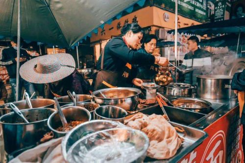 餐飲資訊:“地攤經(jīng)濟”火了,是喜是悲！